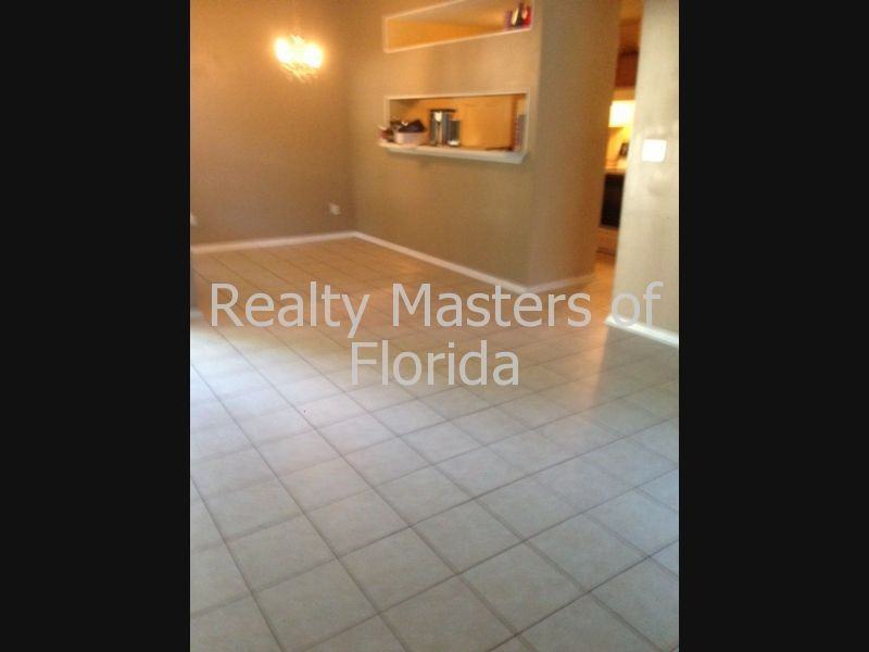 7520 Southpointe Pl - Photo 3 of 11