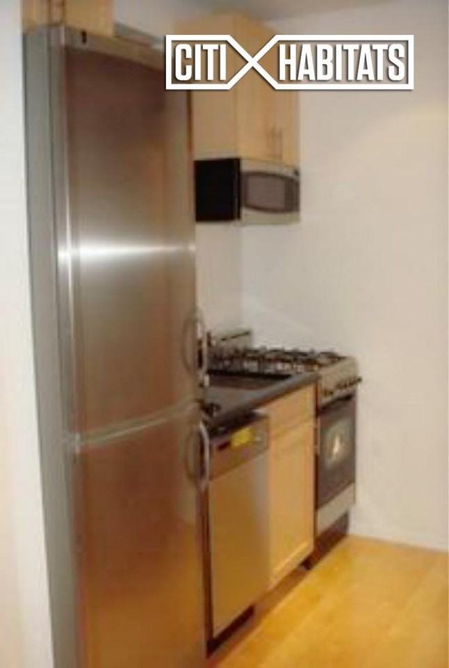 W 53rd St #3C - Photo 3 of 4