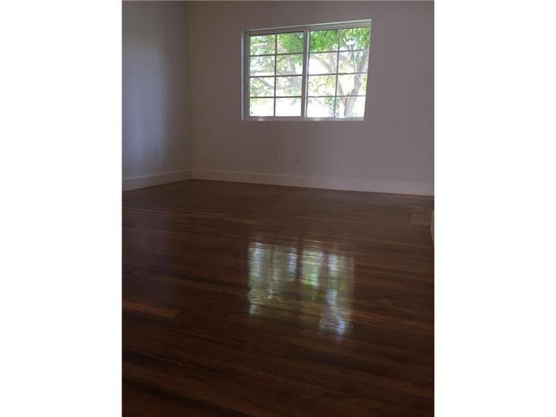 541 Miami Gardens Dr #1 - Photo 3 of 8