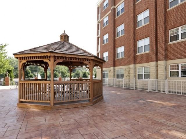 Two Itasca Place Apartments - Photo 3 of 42