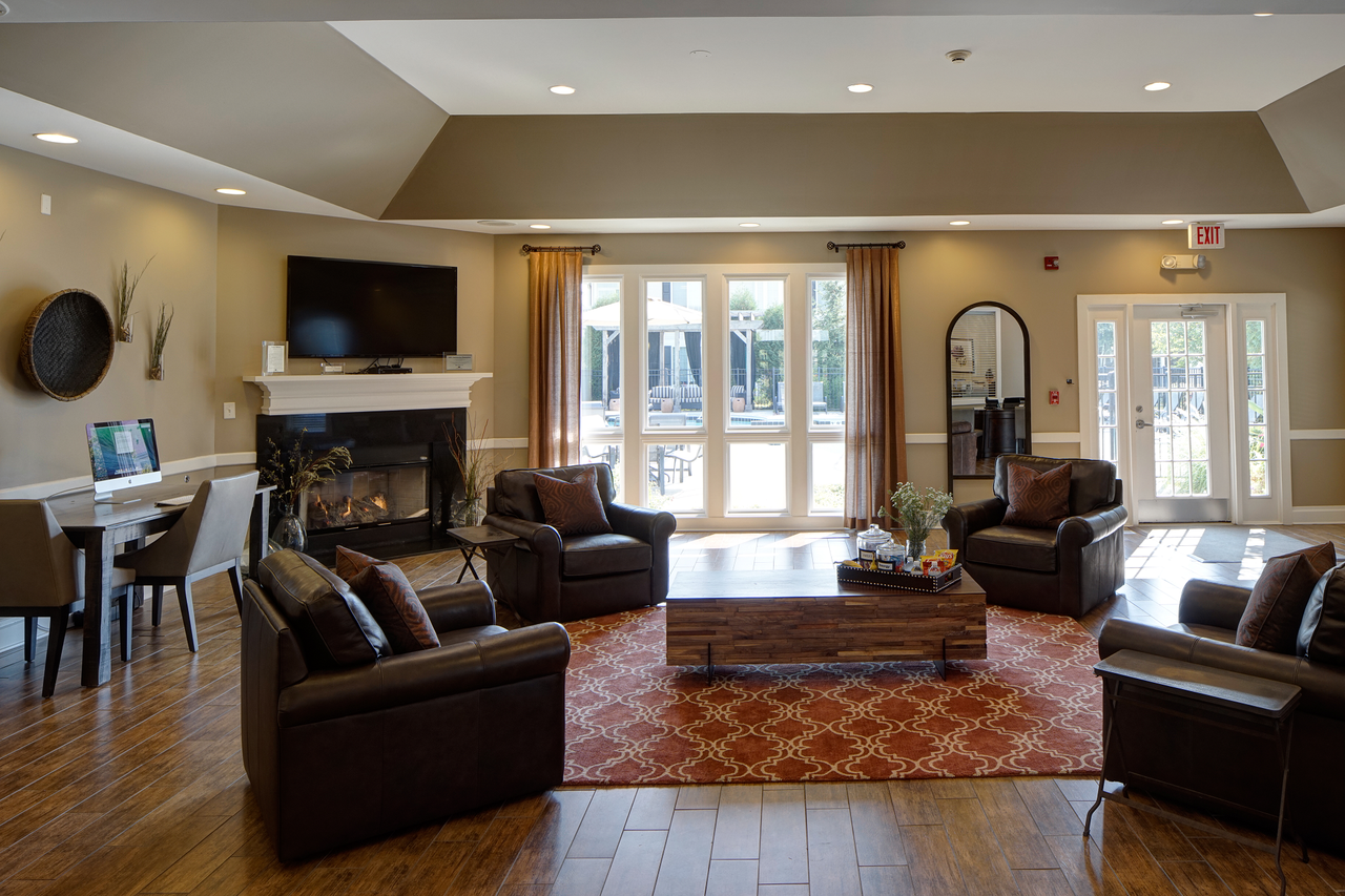 Farmington Lakes Apartment Homes - Photo 3 of 19