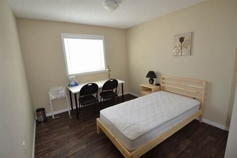 11443 95 St - Photo 3 of 8