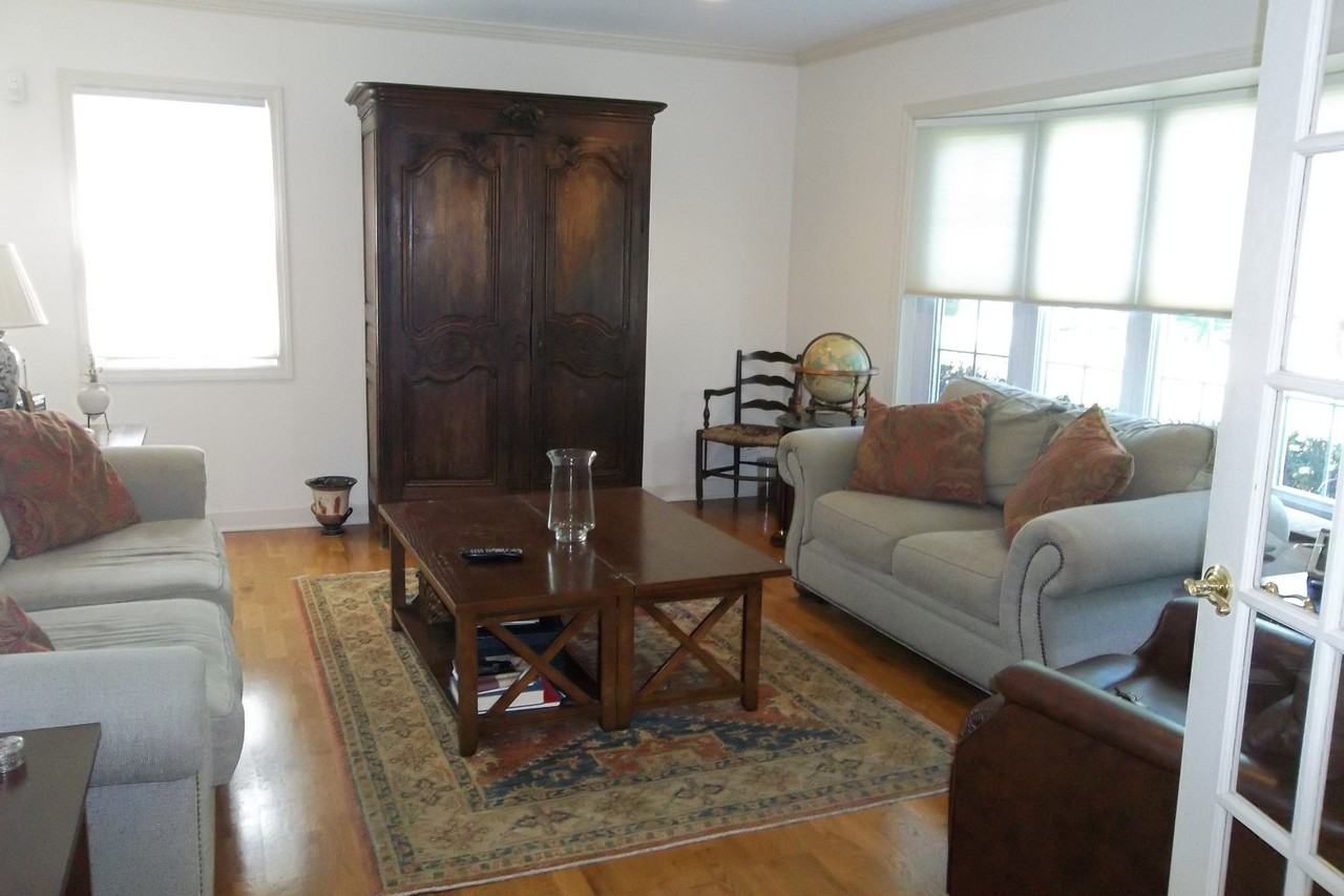 55 Rolling Wood Dr - Photo 3 of 17