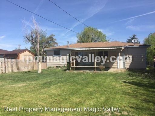 345 Center St W - Photo 2 of 17