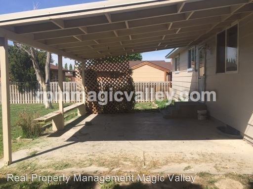 345 Center St W - Photo 3 of 17