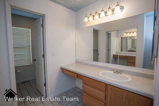 421 Fleetwood Dr - Photo 3 of 72