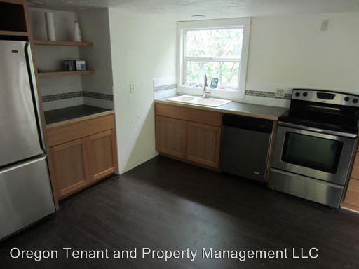239 D St - Photo 2 of 9