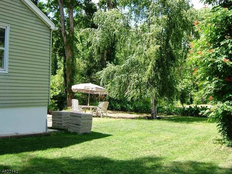 8 Louis Ln - Photo 2 of 10