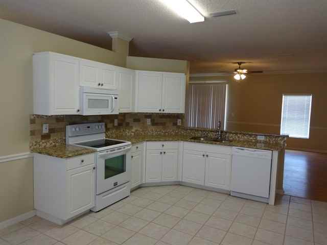 7505 Fringe Pl - Photo 3 of 11