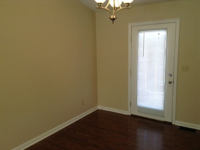 547 Rosebud Cir - Photo 2 of 10