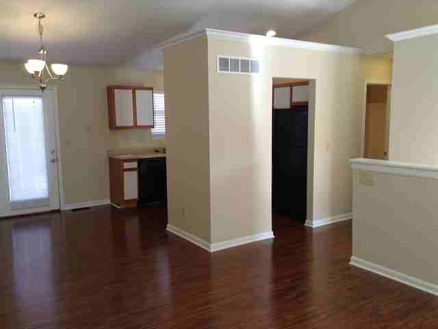 547 Rosebud Cir - Photo 3 of 10