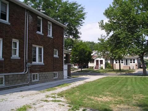547 Brock St - Photo 3 of 8