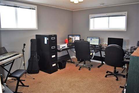 1110 Stacey Dr - Photo 2 of 8