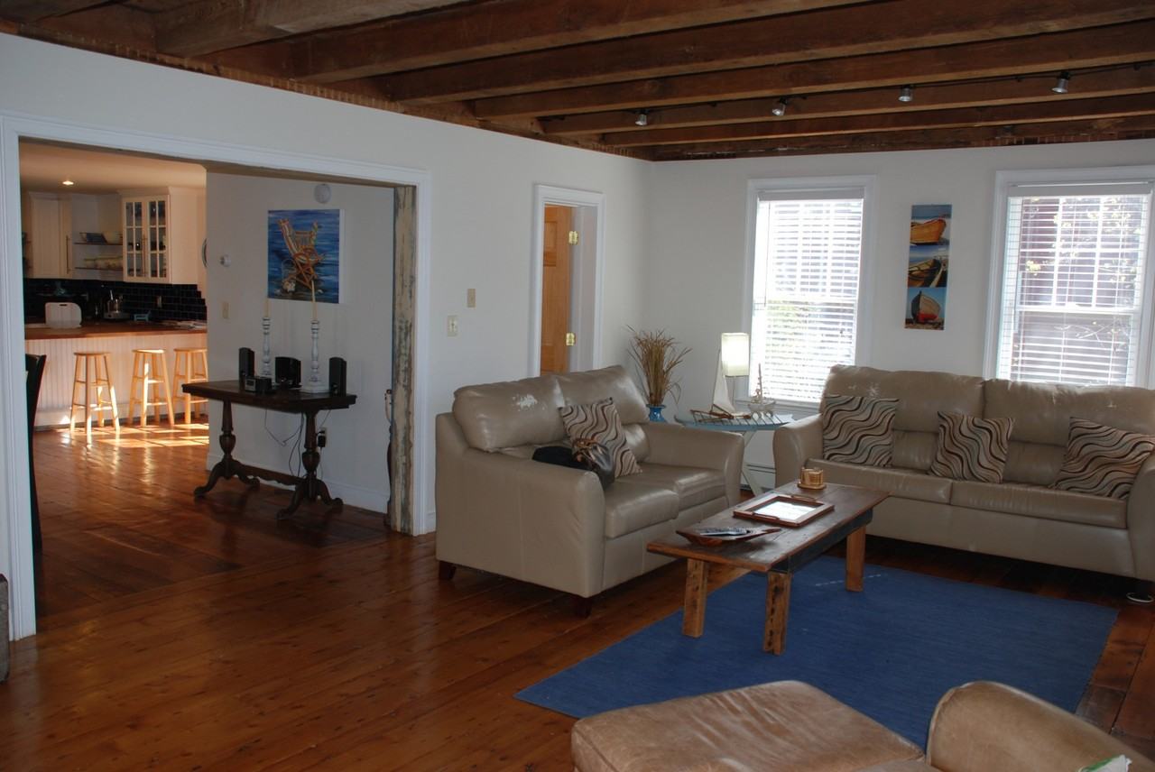 10775 Main Rd - Photo 3 of 11