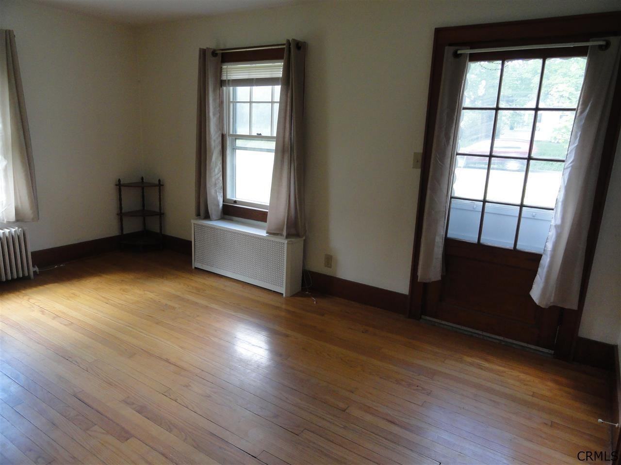 648 Feura Bush Rd - Photo 3 of 15