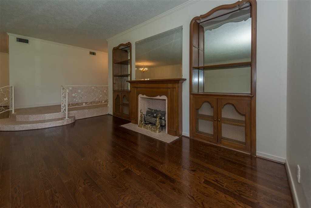 710 19th St - Photo 3 of 24