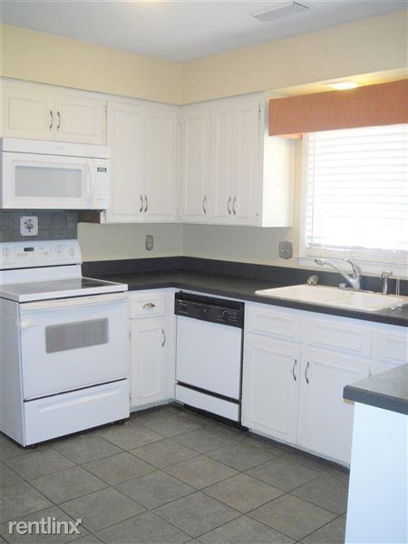 3535 Edgefield Rd - Photo 2 of 11