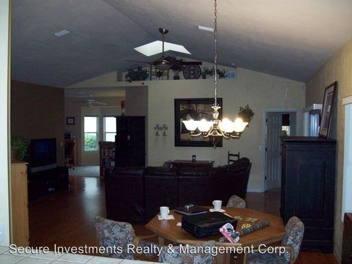 4304 NW 34th Dr - Photo 3 of 33