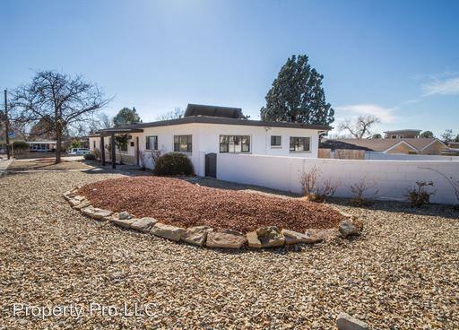 933 Avenida Estrellita NE - Photo 2 of 24