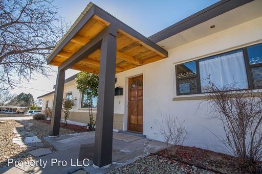 933 Avenida Estrellita NE - Photo 3 of 24