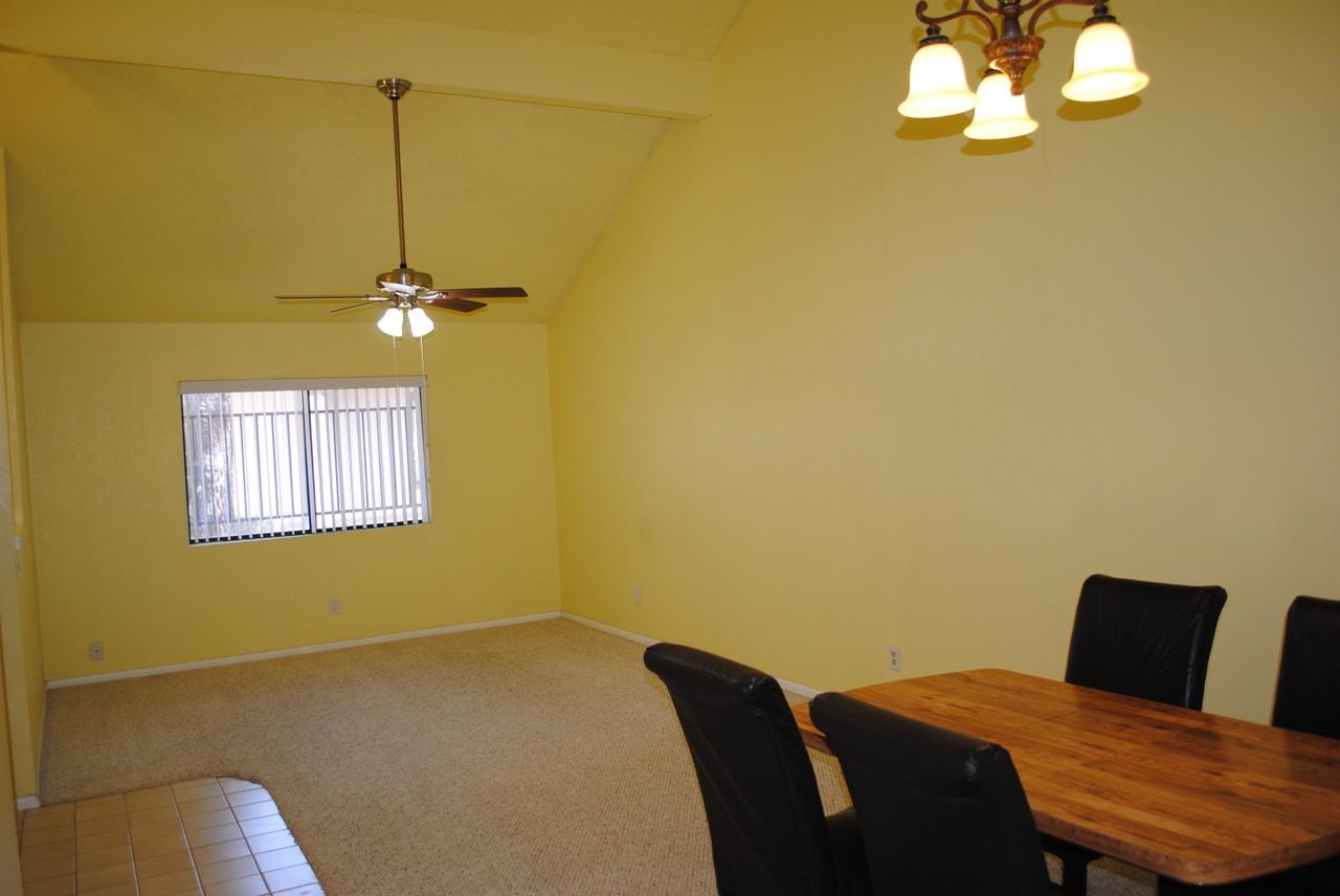 2762 N Pacific Dr - Photo 2 of 19