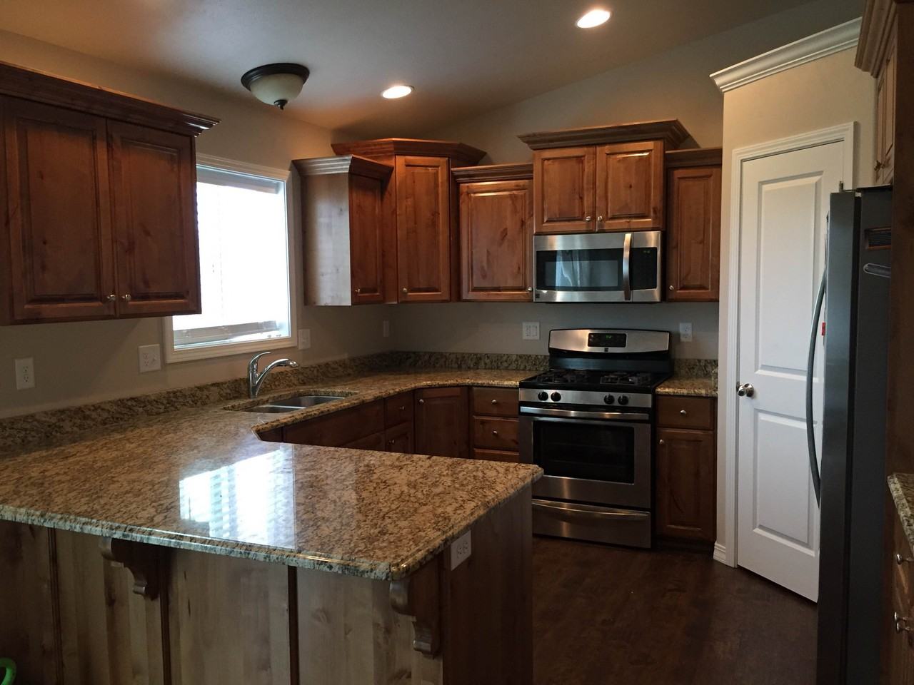 2915 Sun Light Dr - Photo 2 of 7