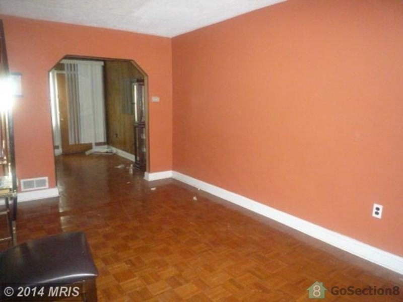 4023 Lewiston Ave - Photo 2 of 3