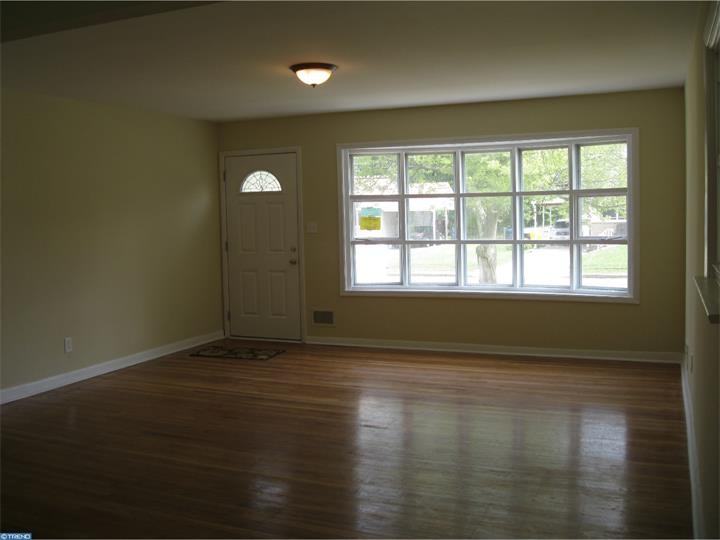 817 Holly Ln - Photo 3 of 21