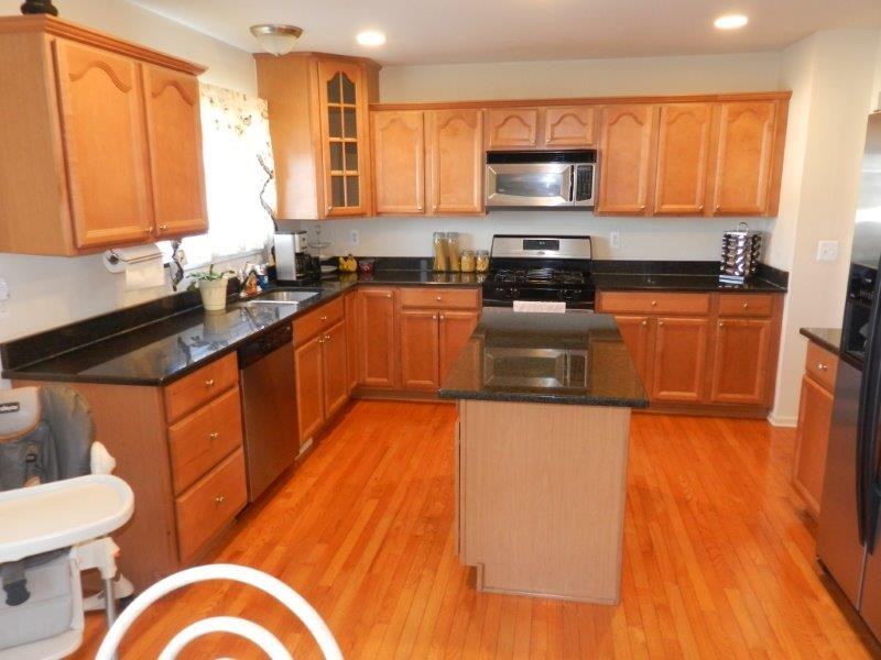 937 Grandview Dr - Photo 2 of 14