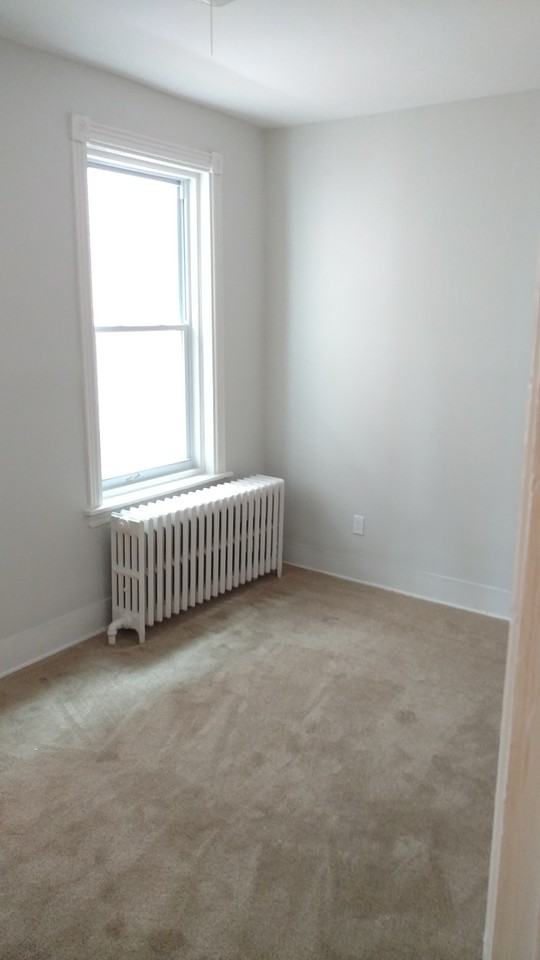 224 W 23rd St - Photo 3 of 7