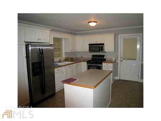 801 Pinehill Dr - Photo 2 of 12