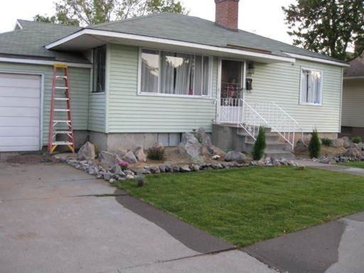 320 W Plumb Ln - Photo 3 of 21