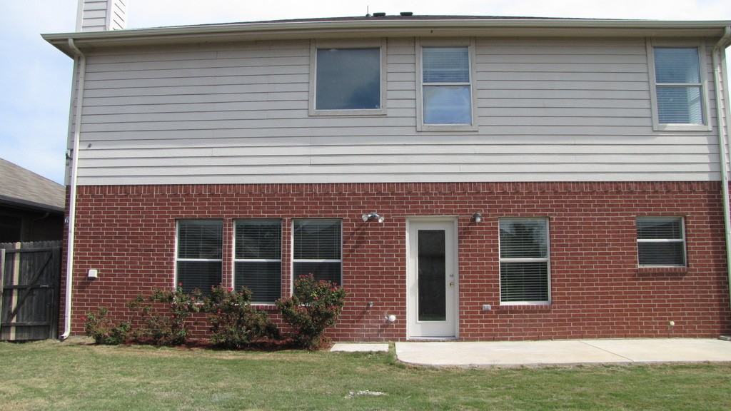 3748 Sapphire St - Photo 3 of 16