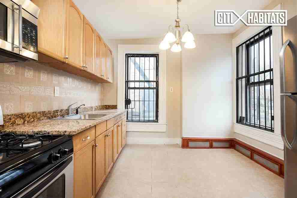 480 Madison St #2 - Photo 3 of 6