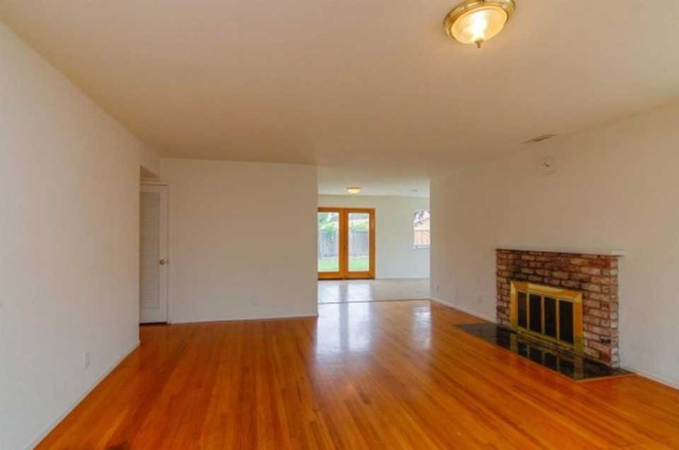 1942 Martello Drive - Photo 2 of 5