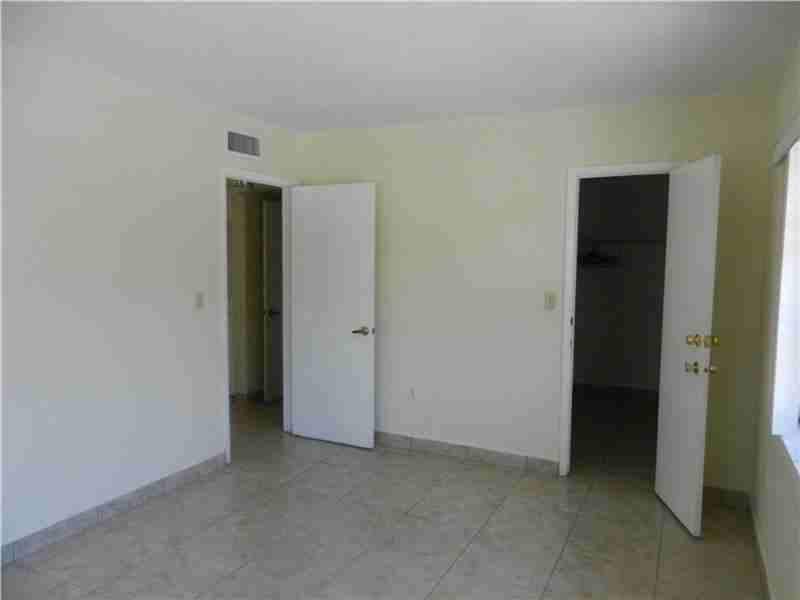 13872 SW 90th Ave - Photo 3 of 8