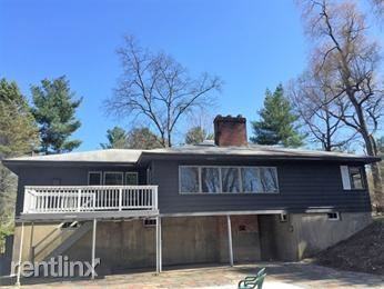 143 Rice Ave - Photo 3 of 9