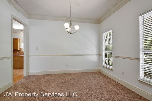 722 Phyllis Dr - Photo 2 of 10