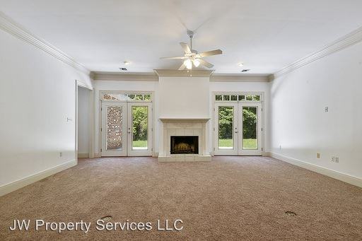 722 Phyllis Dr - Photo 3 of 10