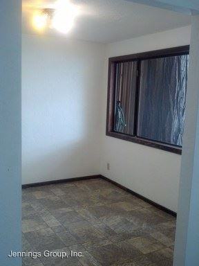 115 S Alder St - Photo 3 of 12