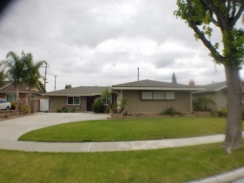 12820 Elmrock Ave - Photo 3 of 42