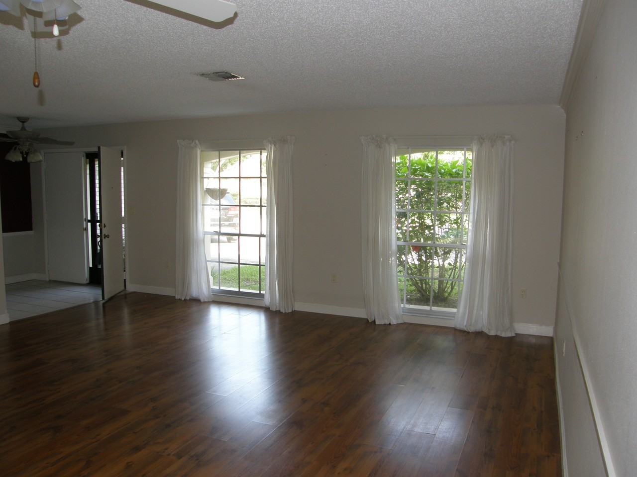 7808 Doral Dr - Photo 2 of 20