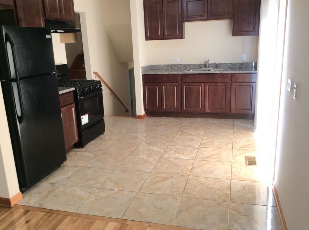 16555 Woodlawn W Ave - Photo 3 of 5