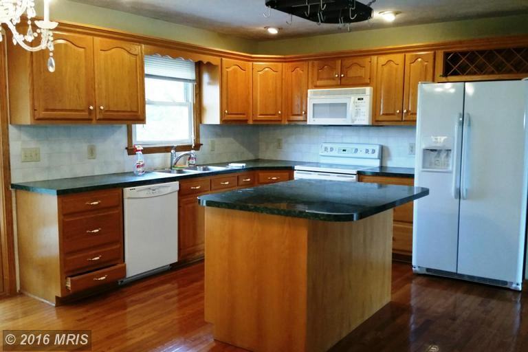 13676 Countryside Dr - Photo 3 of 14