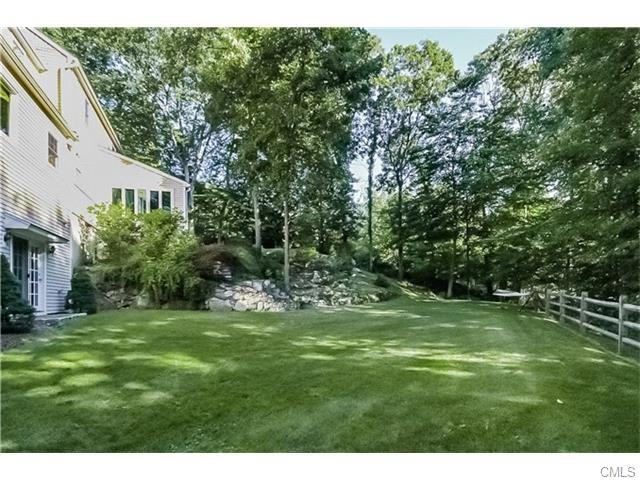 21 Sachem Rd - Photo 2 of 25
