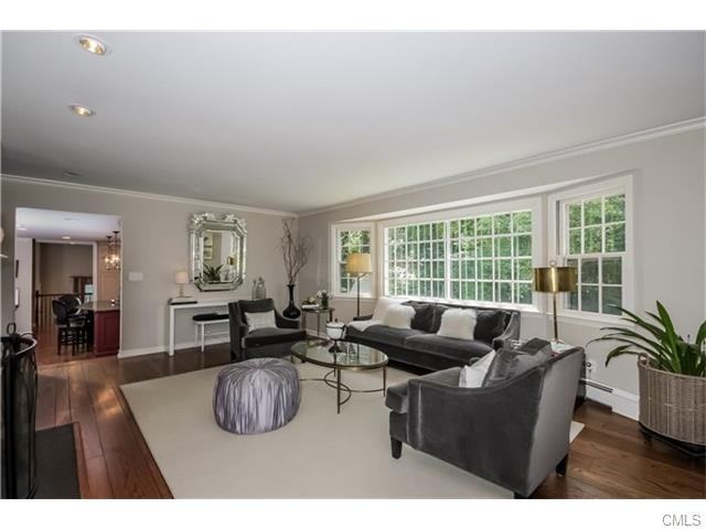 21 Sachem Rd - Photo 3 of 25
