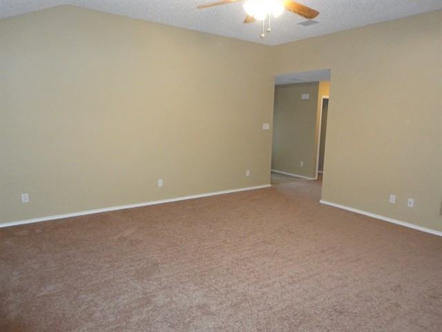 9357 Goldenview Dr - Photo 3 of 18
