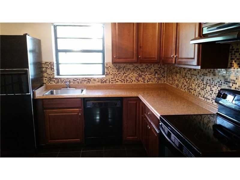 3128 Coconut Grove Dr - Photo 3 of 8