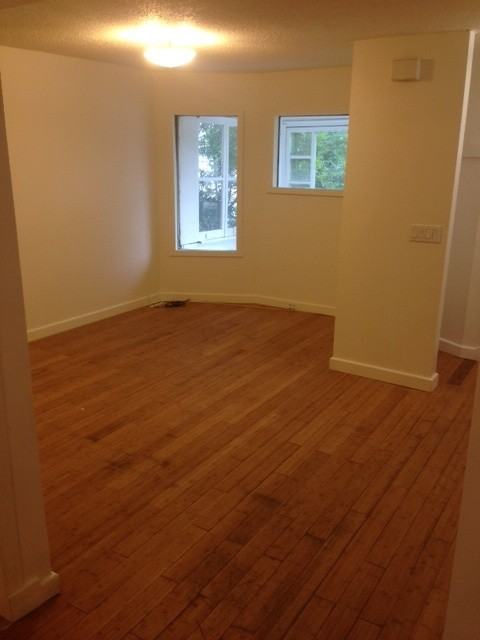 407 Avenue C South - Photo 3 of 8