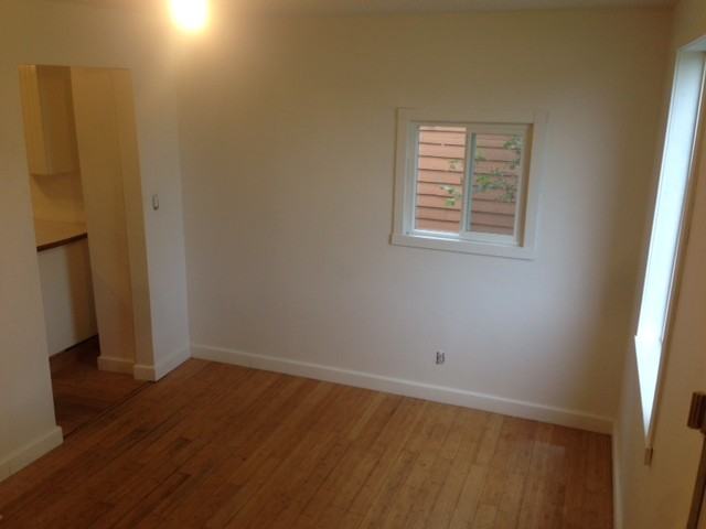 407 Avenue C South - Photo 6 of 8